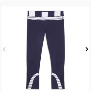Lululemon athletica inkwell run inspire crops (size 6)
